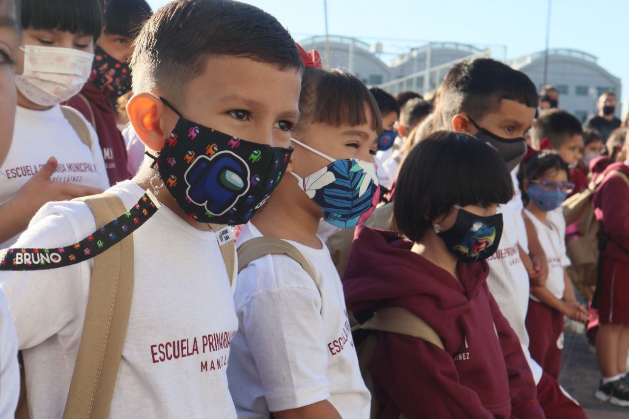 Covid-19: Grindetti pide a la Provincia que el uso de barbijo en las escuelas de Lanús no sea obligatorio
