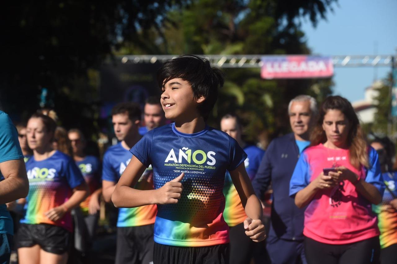 Una multitud se sumó a la maratón de la Defensoría a beneficio del Hospital de Niños de La Plata
