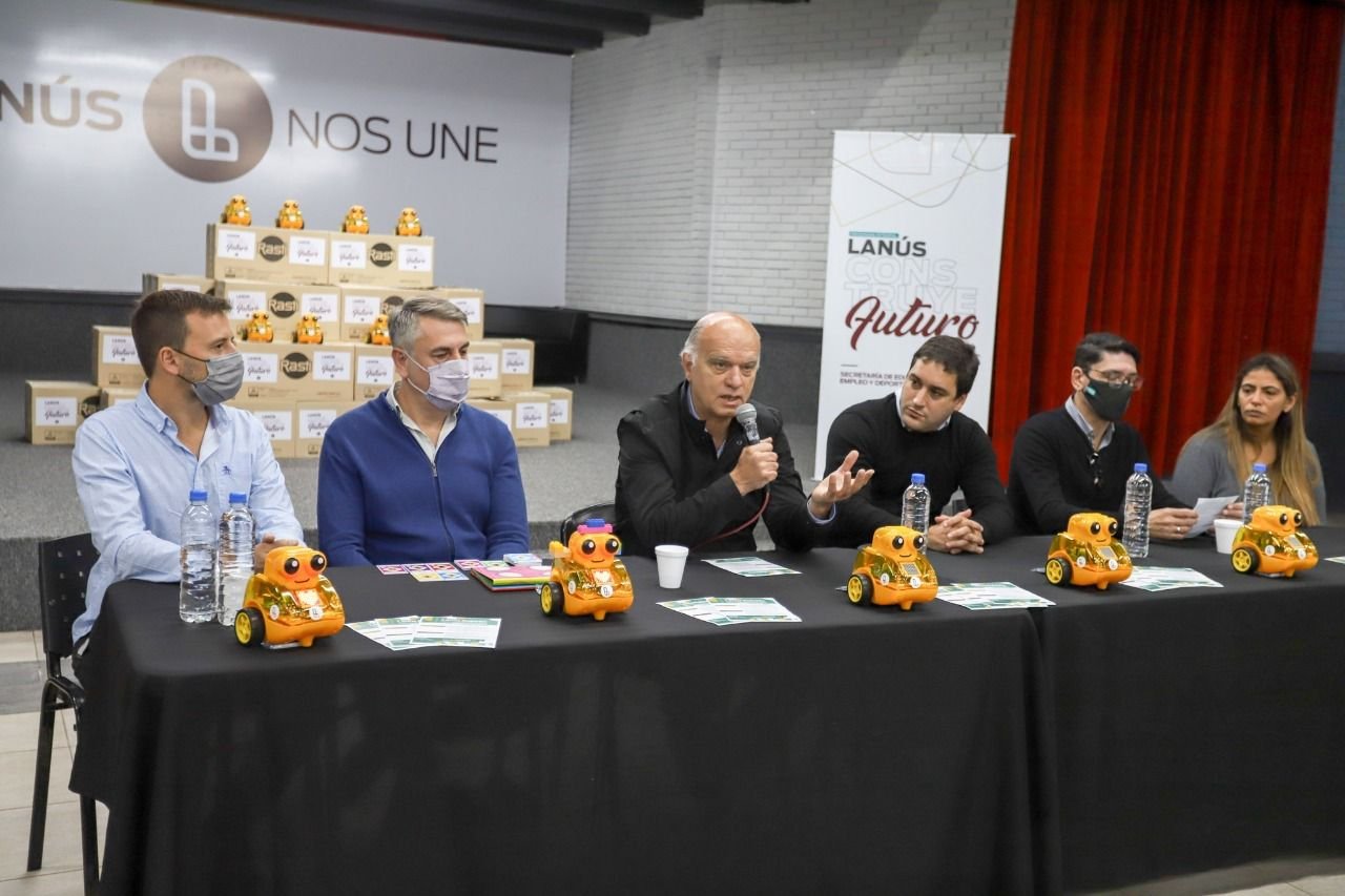 Grindetti entregó kits de robótica a 47 jardines de infantes públicos y a cinco escuelas de educación especial