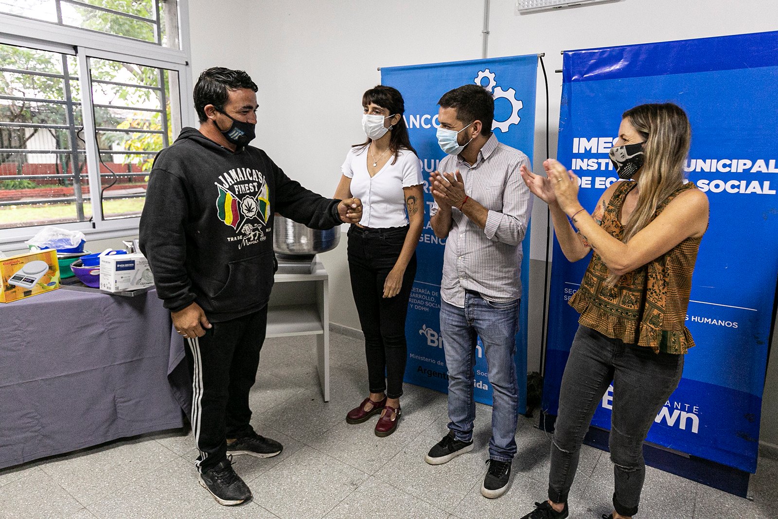 El Municipio de Brown concretó una nueva entrega de maquinas y herramientas a emprendedores locales