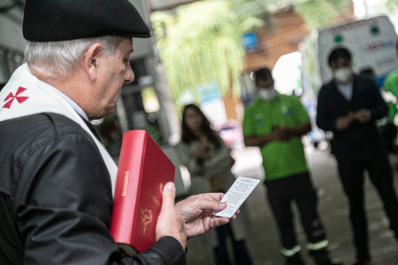 El Obispo Jorge Lugones bendijo al equipo del sistema de emergencias médicas 107 AB