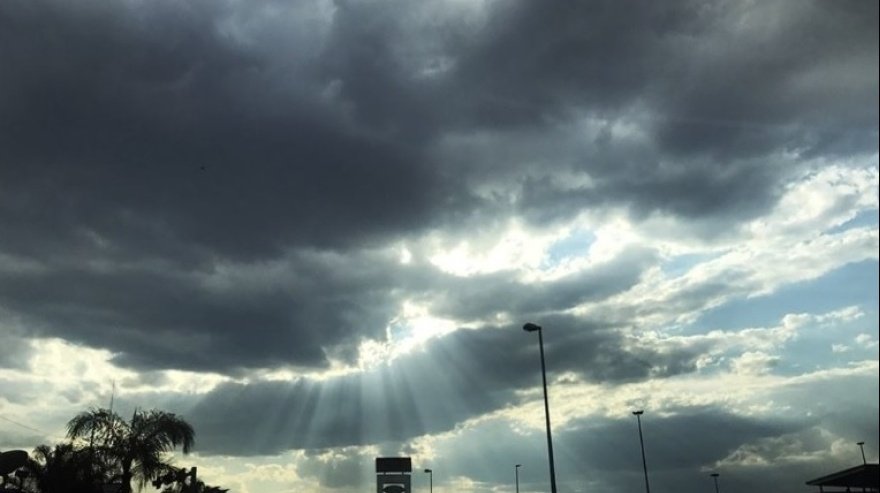 Jueves parcialmente nublado y con una máxima de 25 grados