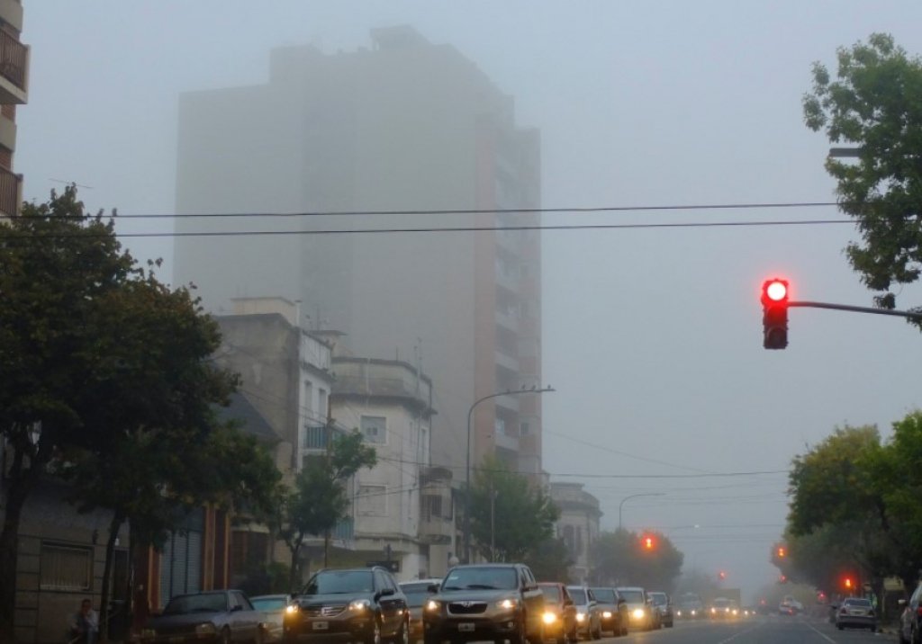 Martes de neblinas matinales y probabilidad de tormentas