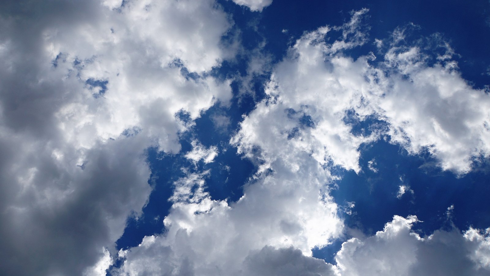 Miércoles algo nublado y con una máxima de 22 grados