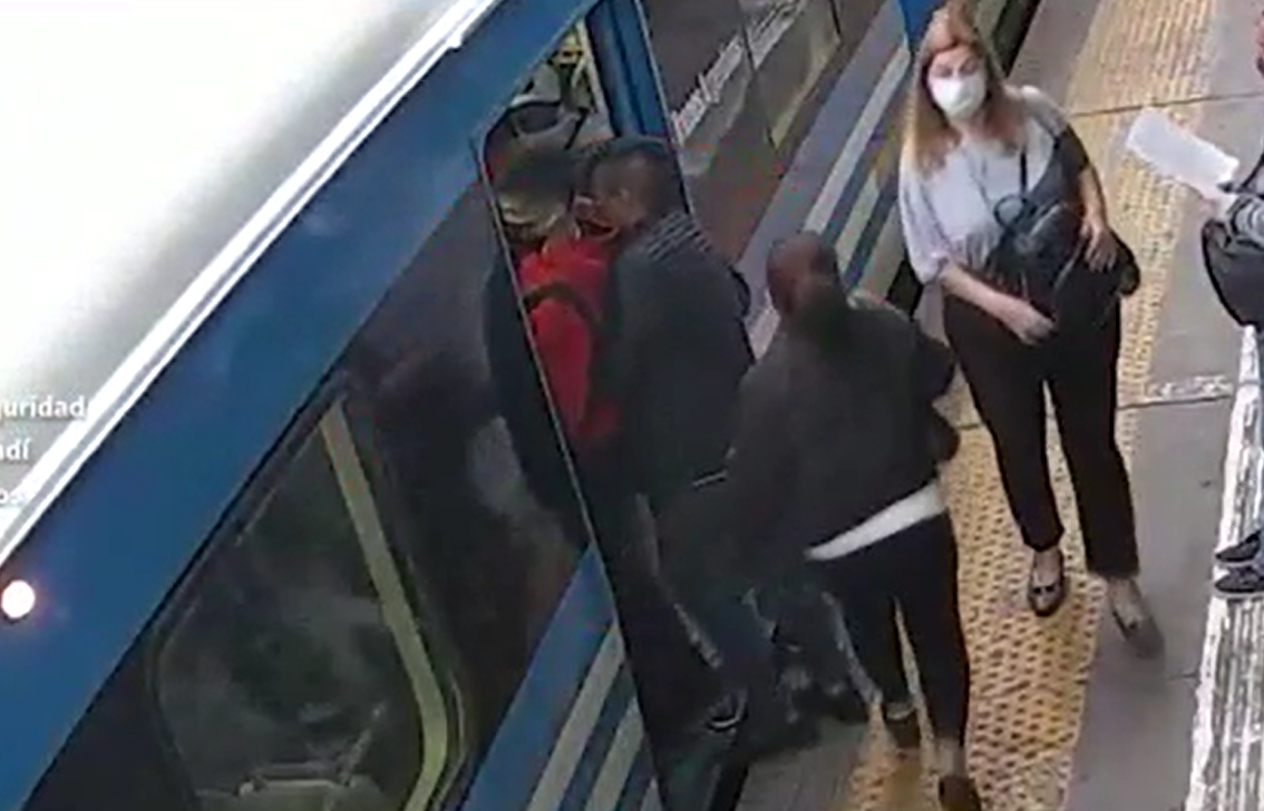 Cayeron arrebatadores de celulares en la estación de Adrogué