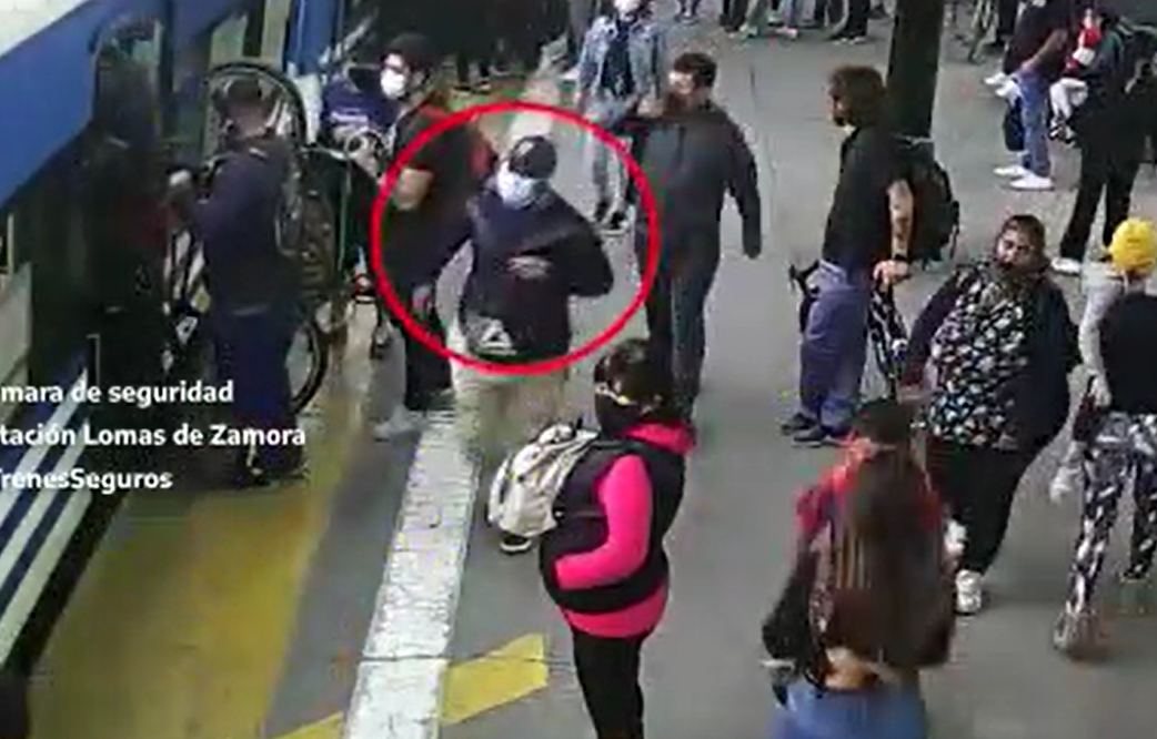 Ya lo habían detenido en Adrogué, fue liberado y al otro día volvió a delinquir: otra vez atrapan a un punga en estación Lomas de Zamora