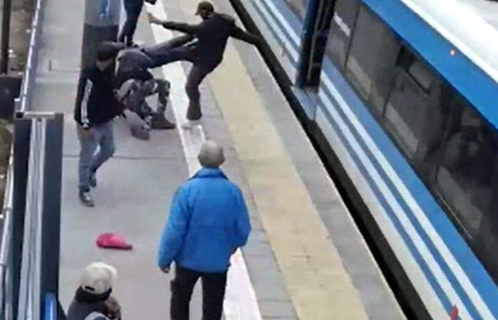 Estación ferroviaria de Bernal: robó un celular pero lo persiguieron y le pegaron