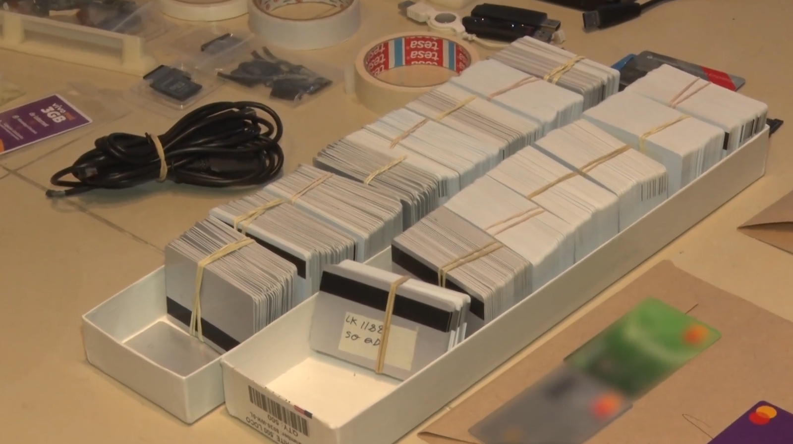 Detenciones en Palermo y Wilde: cayó «El Fantasma» y descabezan una banda que hizo estafas millonarias con clonación de tarjetas