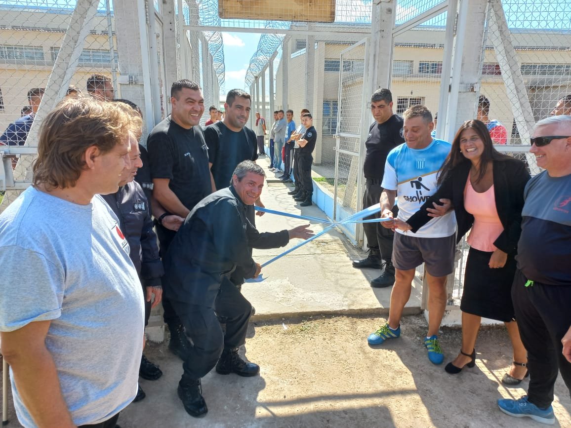 La denominaron “La Mano de Dios”: con el “Turco” García, reinauguraron una cancha de fútbol en una cárcel bonaerense de Lomas de Zamora