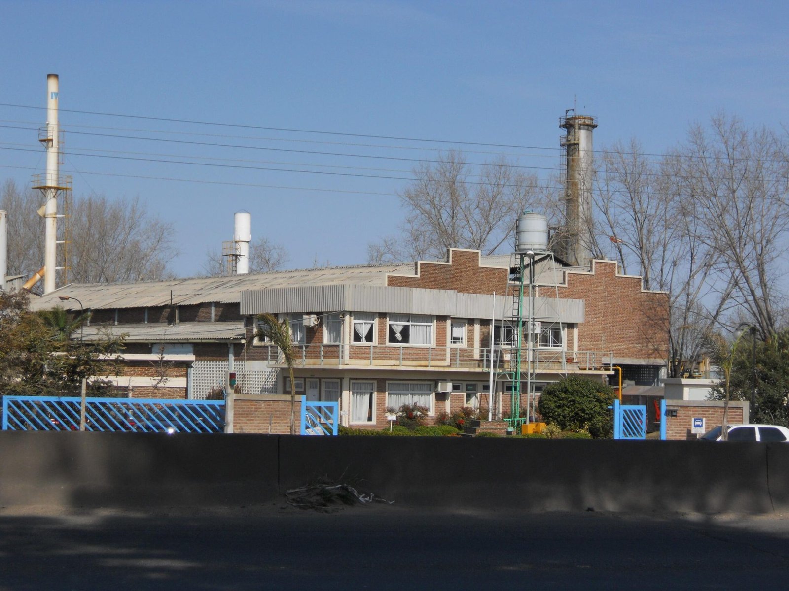 Florencio Varela: ordenan remediar el daño ambiental que ocasiona fábrica de plomo en un barrio