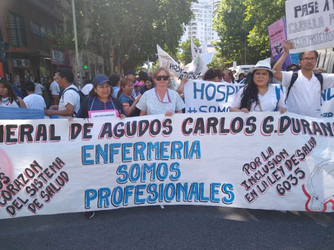 La Enfermería con la Federación de Profesionales paran y cortan Callao y Corrientes