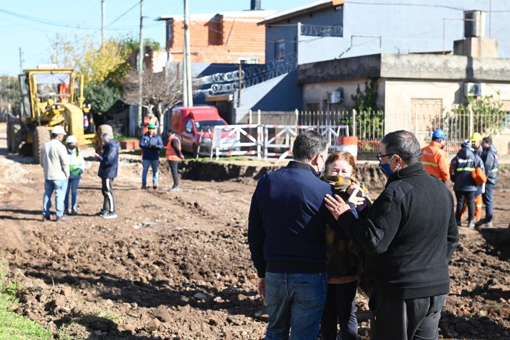 Fernando Gray recorrió la obra de pavimentación de la Avenida 9 de Julio
