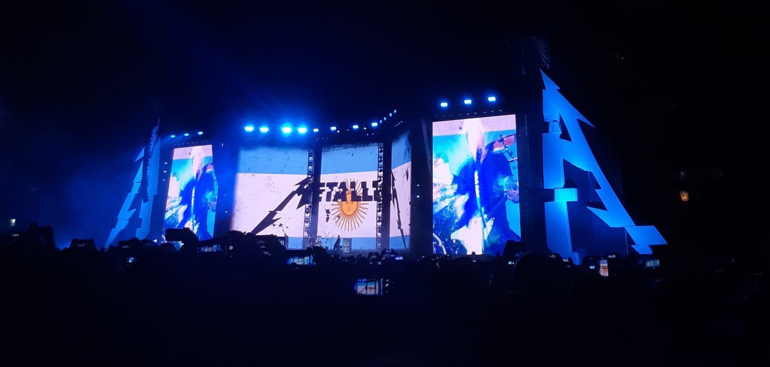 Metallica hizo saltar a más de 60 mil personas