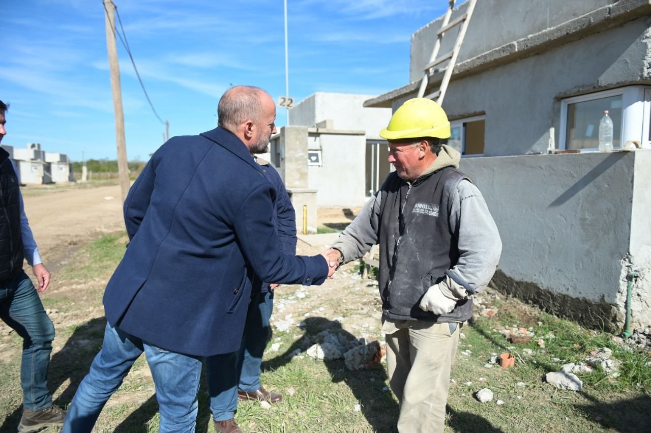 Insaurralde de recorrida por Ranchos: “Nuestro compromiso es estar al lado del que invierte y genera empleo”