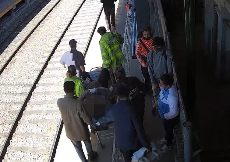 Embarazada con trabajo de parto casi da a luz en la estación de Adrogué