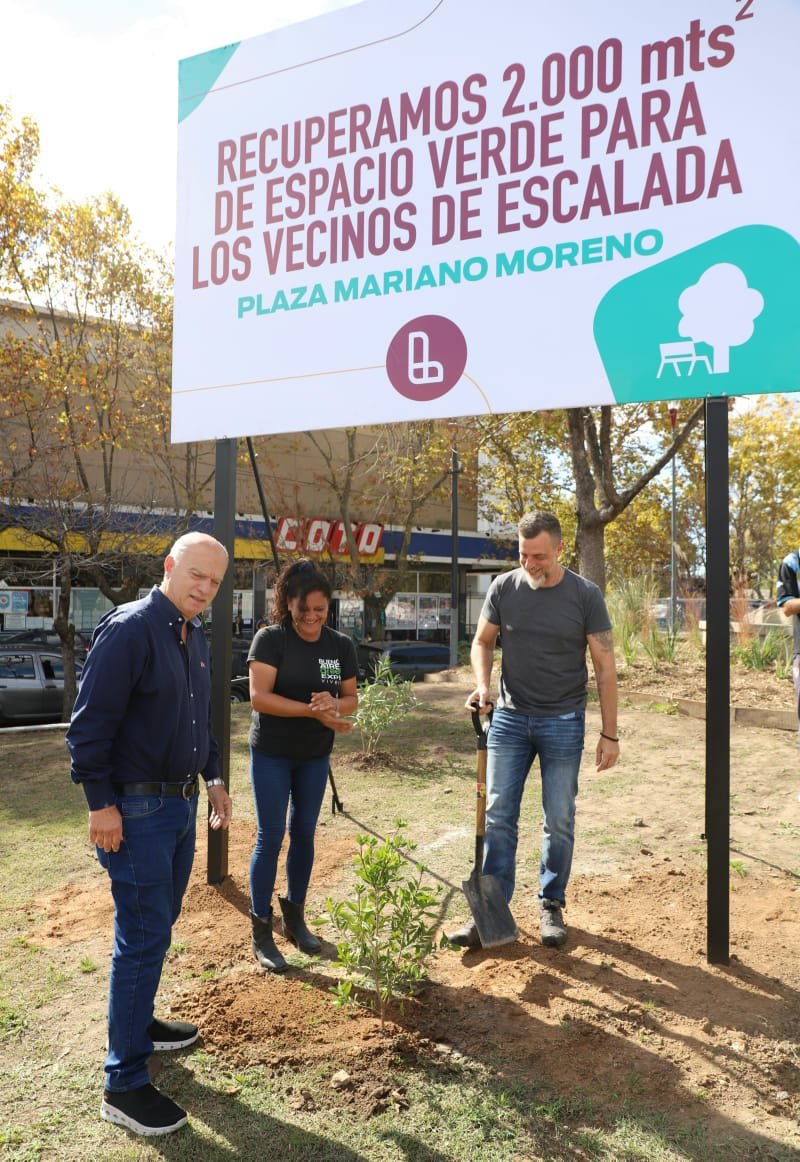 Grindetti y Kravetz recorrieron las actividades de la renovada Plaza Moreno de Escalada