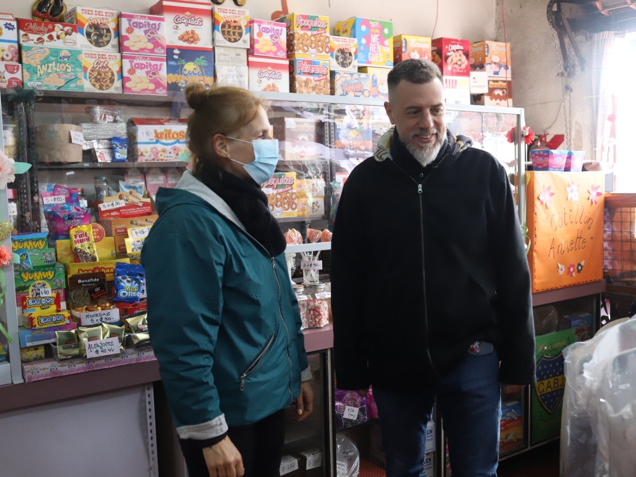 Diego Kravetz recorrió Villa Caraza y charló con vecinos