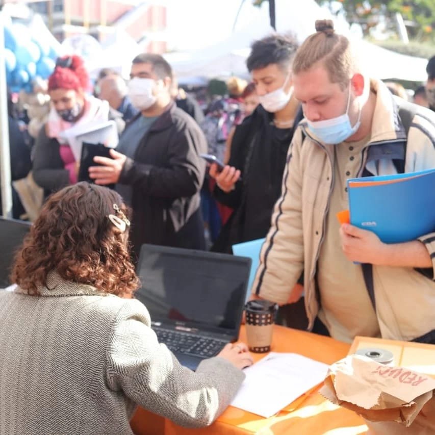 Más de 1.500 personas pasaron por la Feria de Empleo del Municipio de Lanús