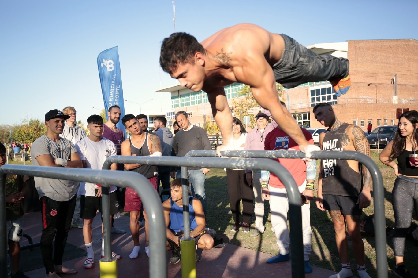 El Municipio de Brown construirá dos nuevos circuitos de calistenia en Longchamps y Malvinas Argentinas