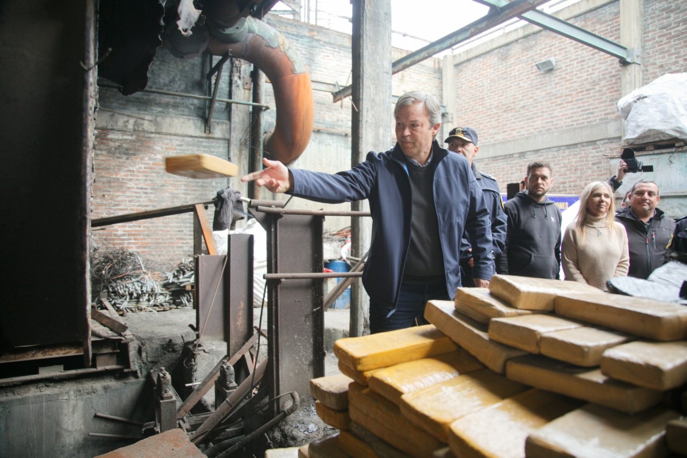Quemaron 6 mil kilos de droga en el Parque Industrial de Burzaco