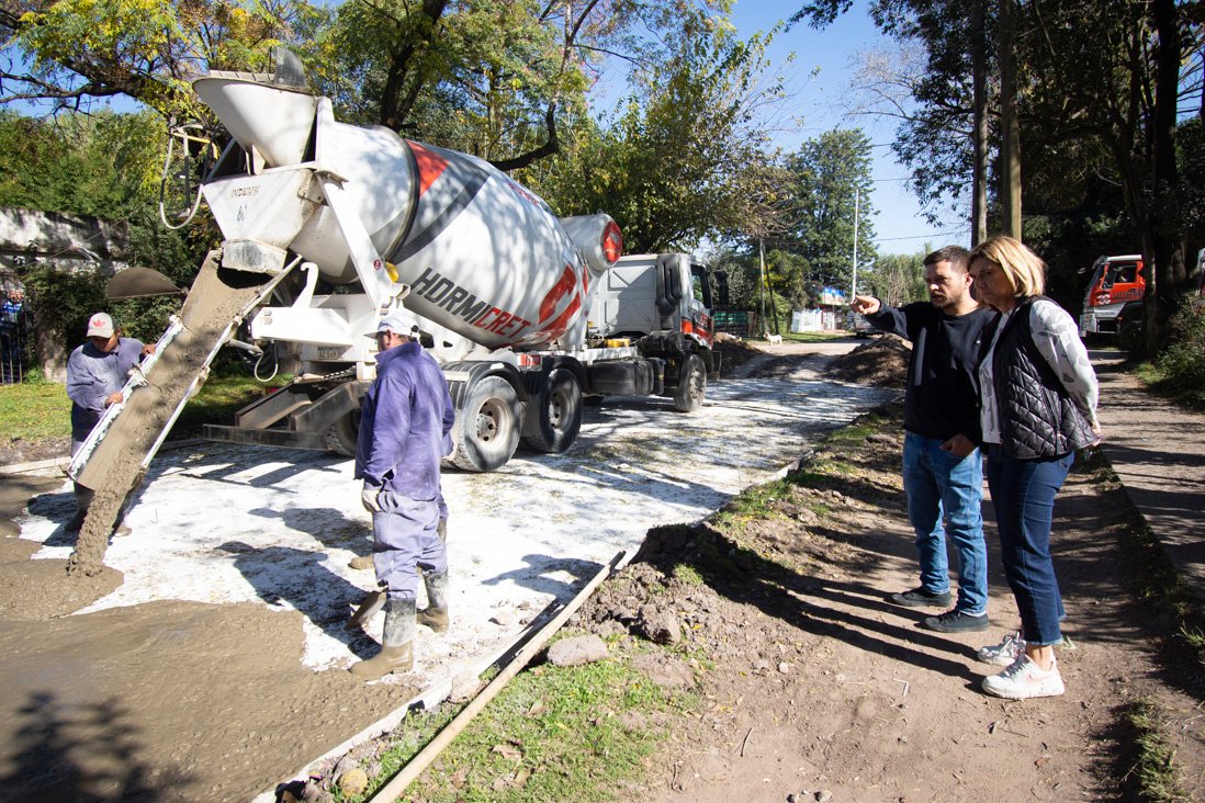 En Almirante Brown se multiplican las obras de pavimento en las localidades y en los barrios