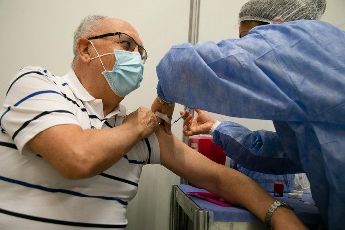 Buenos Aires Vacunate: Kicillof anunció la segunda dosis de refuerzo libre para mayores de 18 años