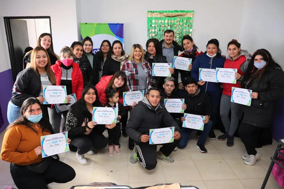 Avellaneda: el intendente Chornobroff entregó certificados a jóvenes del Programa Potenciar