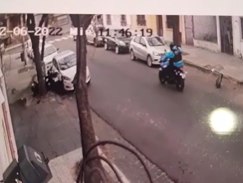 CABA: un policía herido al caer de la moto cuando perseguía a dos motochorros