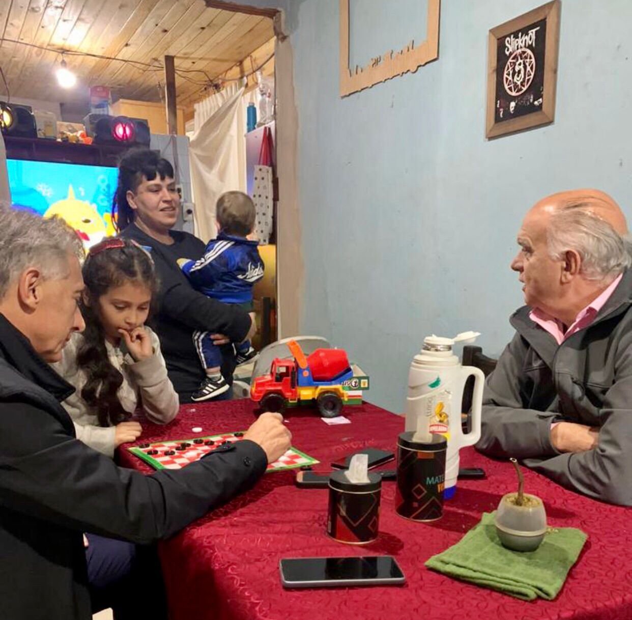 Con agenda social, Grindetti y Macri visitaron Monte Chingolo