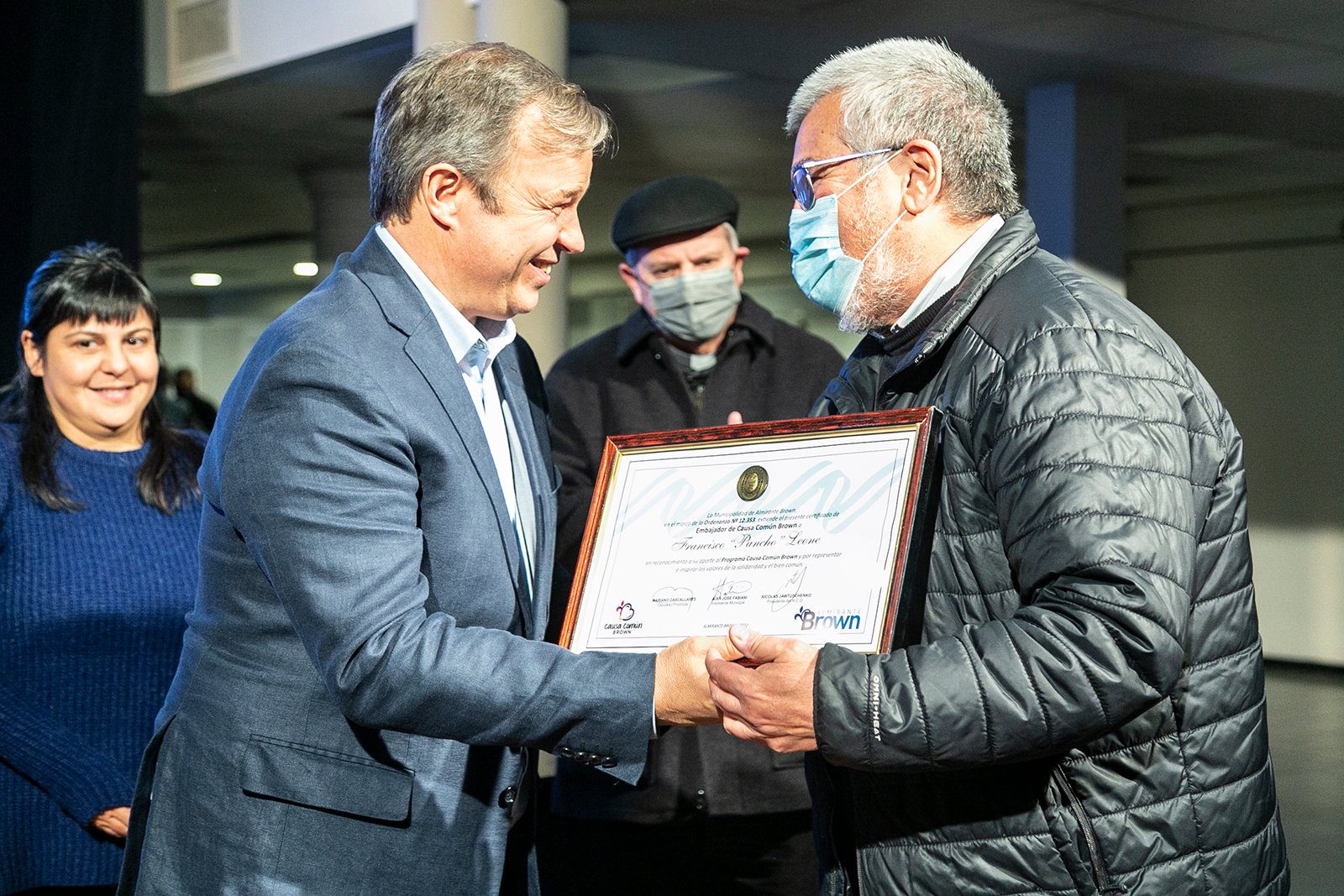 CASCALLARES Y FABIANI DISTINGUIERON A VECINOS SOLIDARIOS Y PRESENTARON LA AGENDA DE “CAUSA COMÚN»