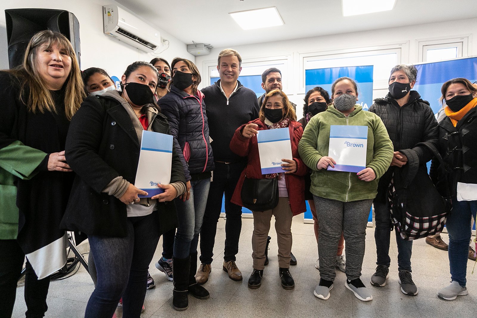 Cascallares y Fabiani con mejoras habitacionales para más familias brownianas