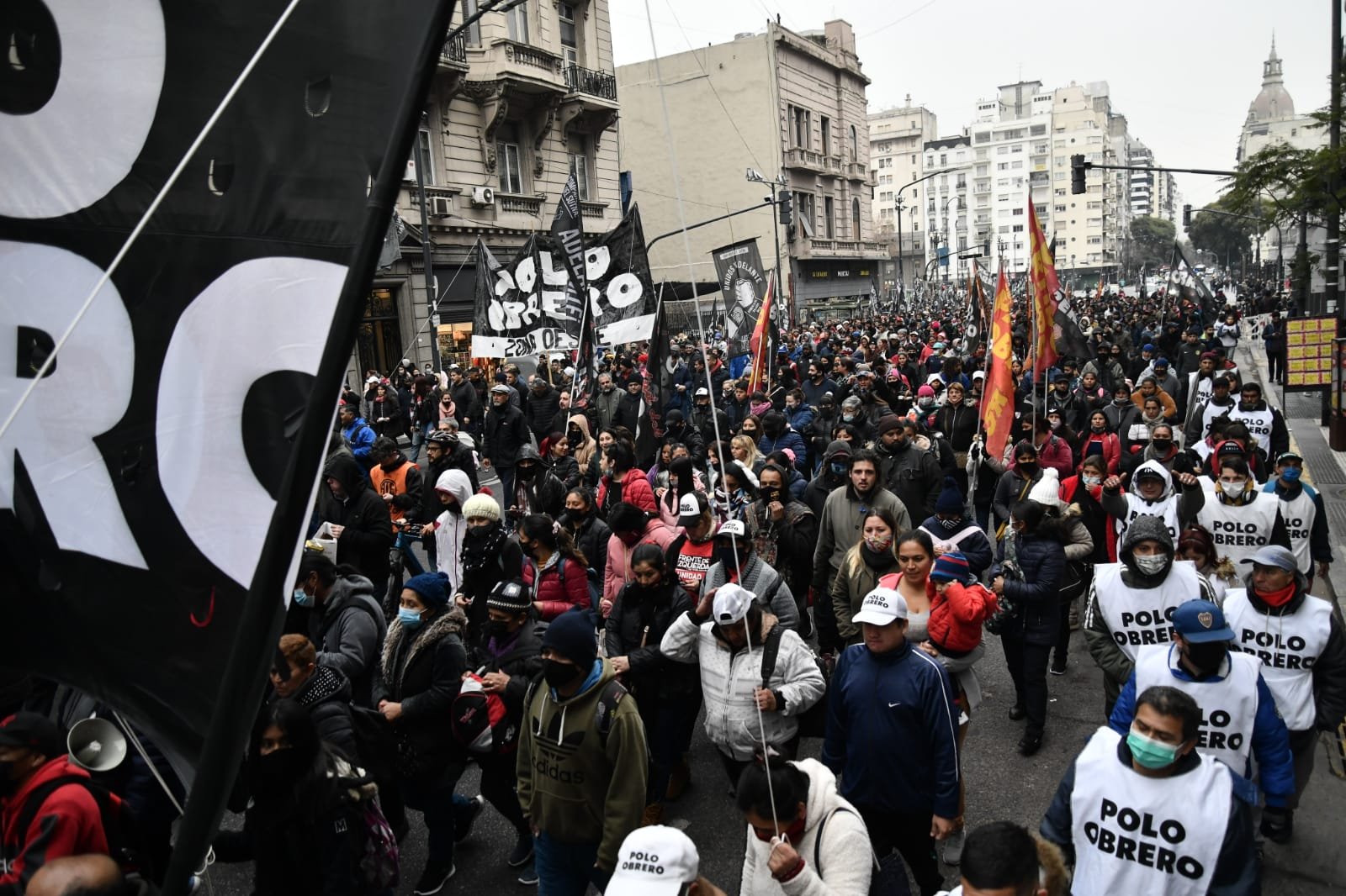 Los trabajadores del neumático se movilizaron en demanda de aumento salarial
