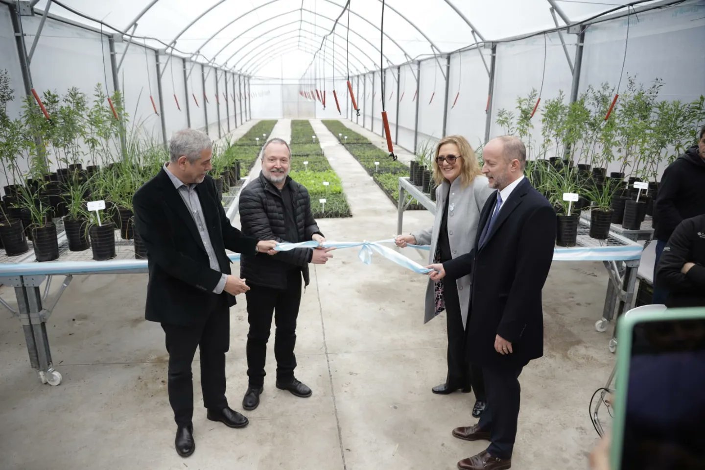 Ferraresi e Insaurralde participaron de la inauguración del invernadero “Azucena Villaflor” en Villa Domínico