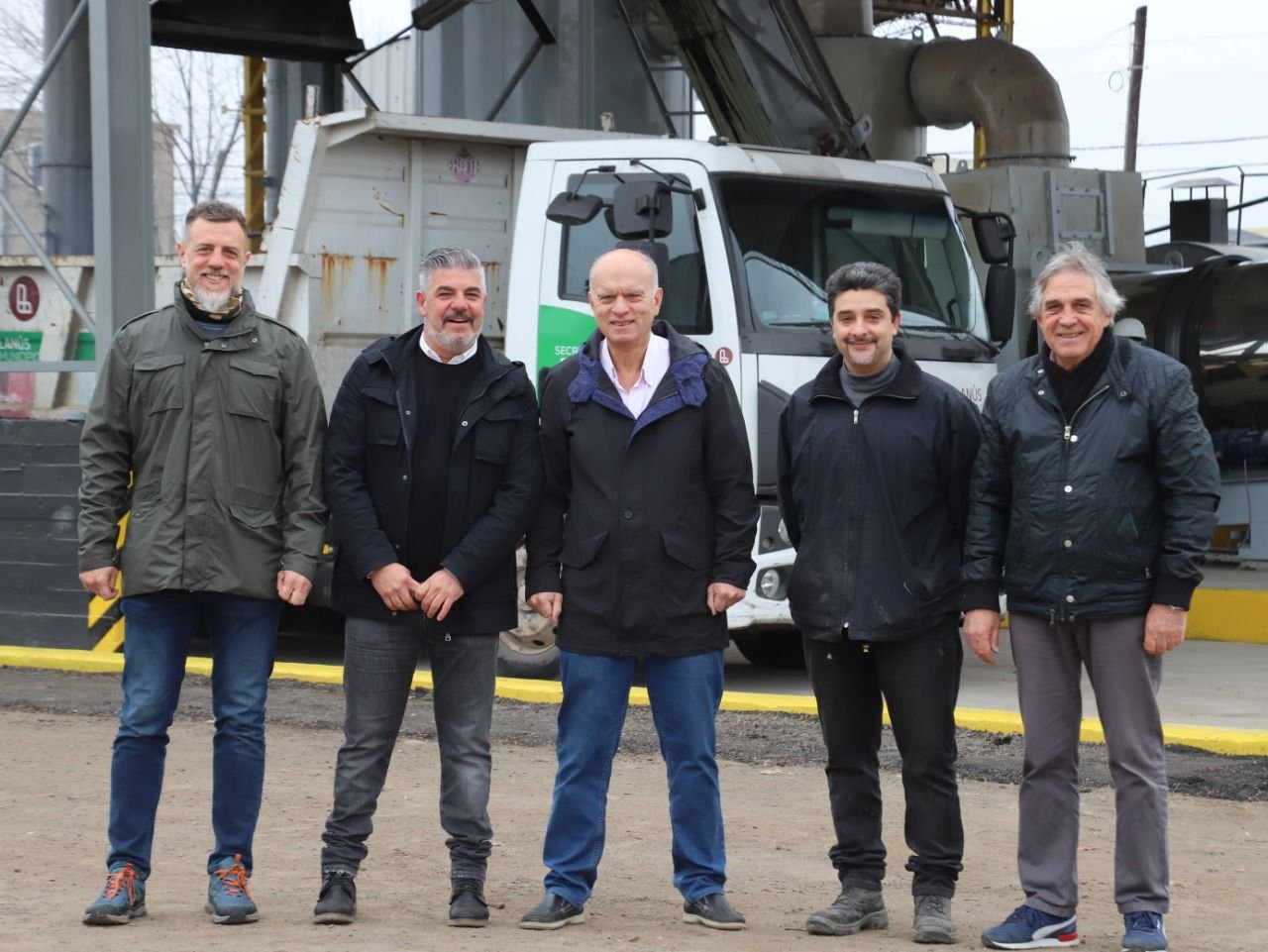 Grindetti supervisó el refuncionamiento de la planta asfáltica municipal