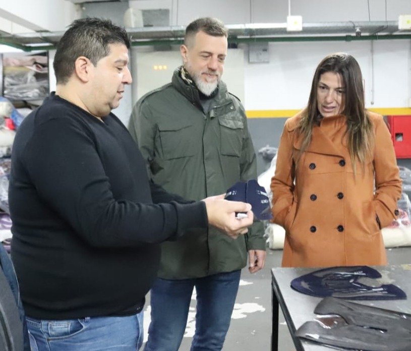 Diego Kravetz visitó la fábrica de calzado «Rinar» en Valentín Alsina