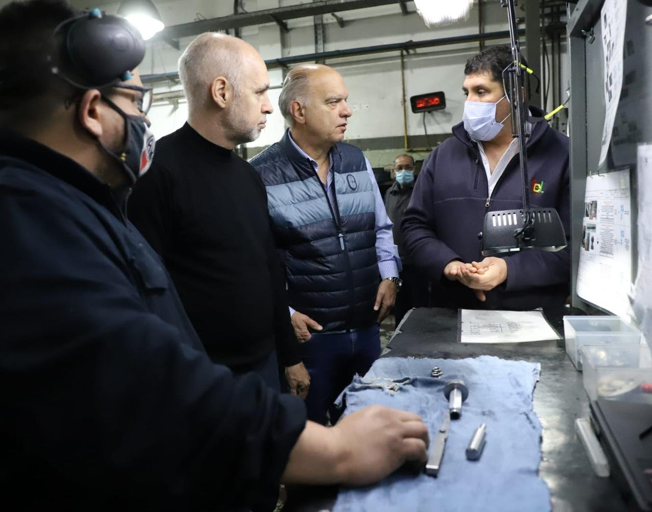 Con eje en la situación económica, Grindetti y Larreta recorrieron comercios y visitaron una empresa de autoperforantes en Lanús Oeste