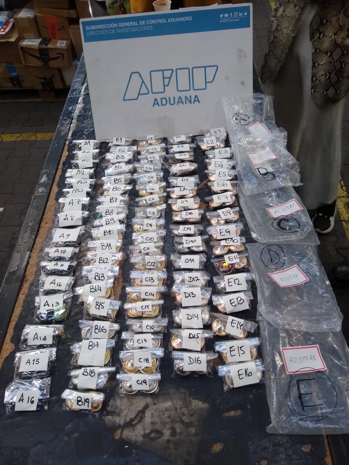 Exportaban bijouterie a Australia: hallan cocaína oculta en 86 pares de aros