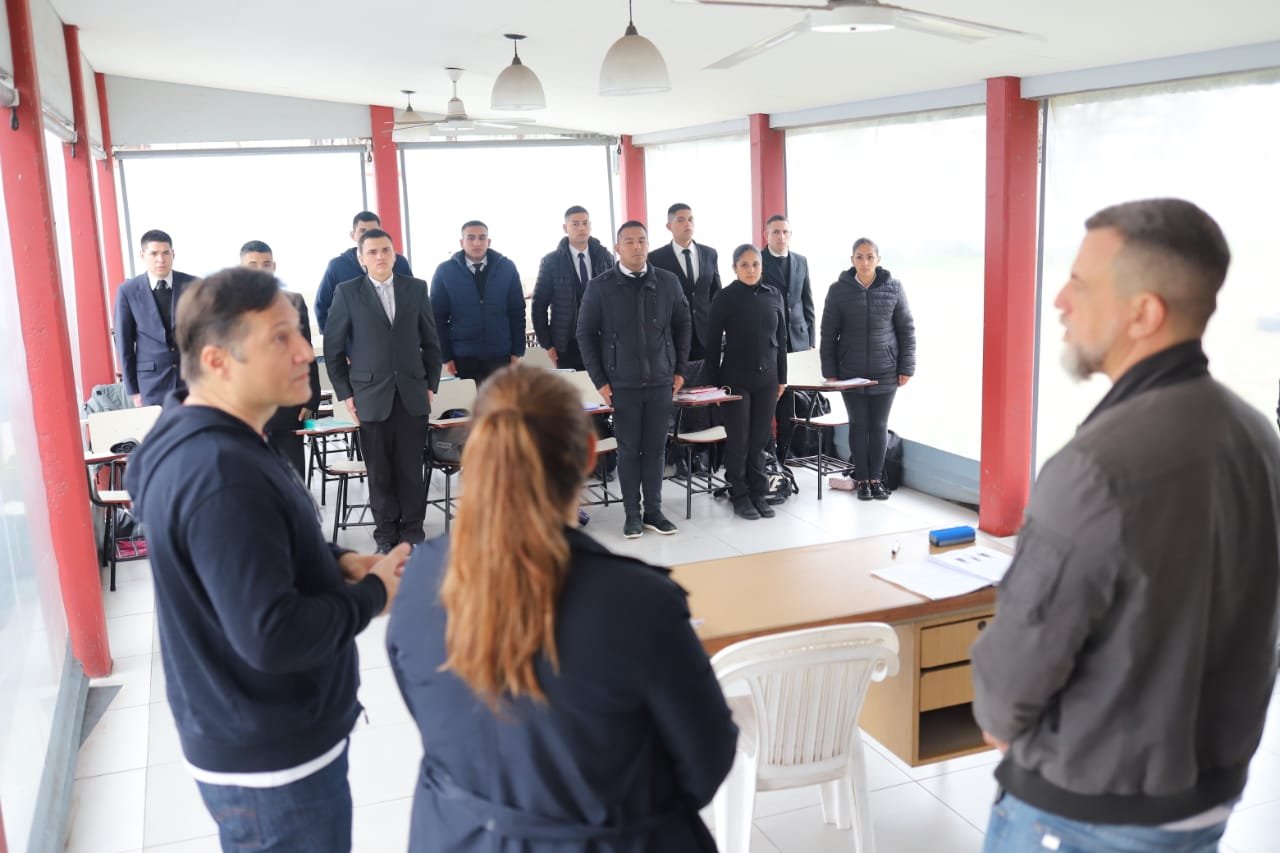 Kravetz visitó la escuela de formación de la Policía Local