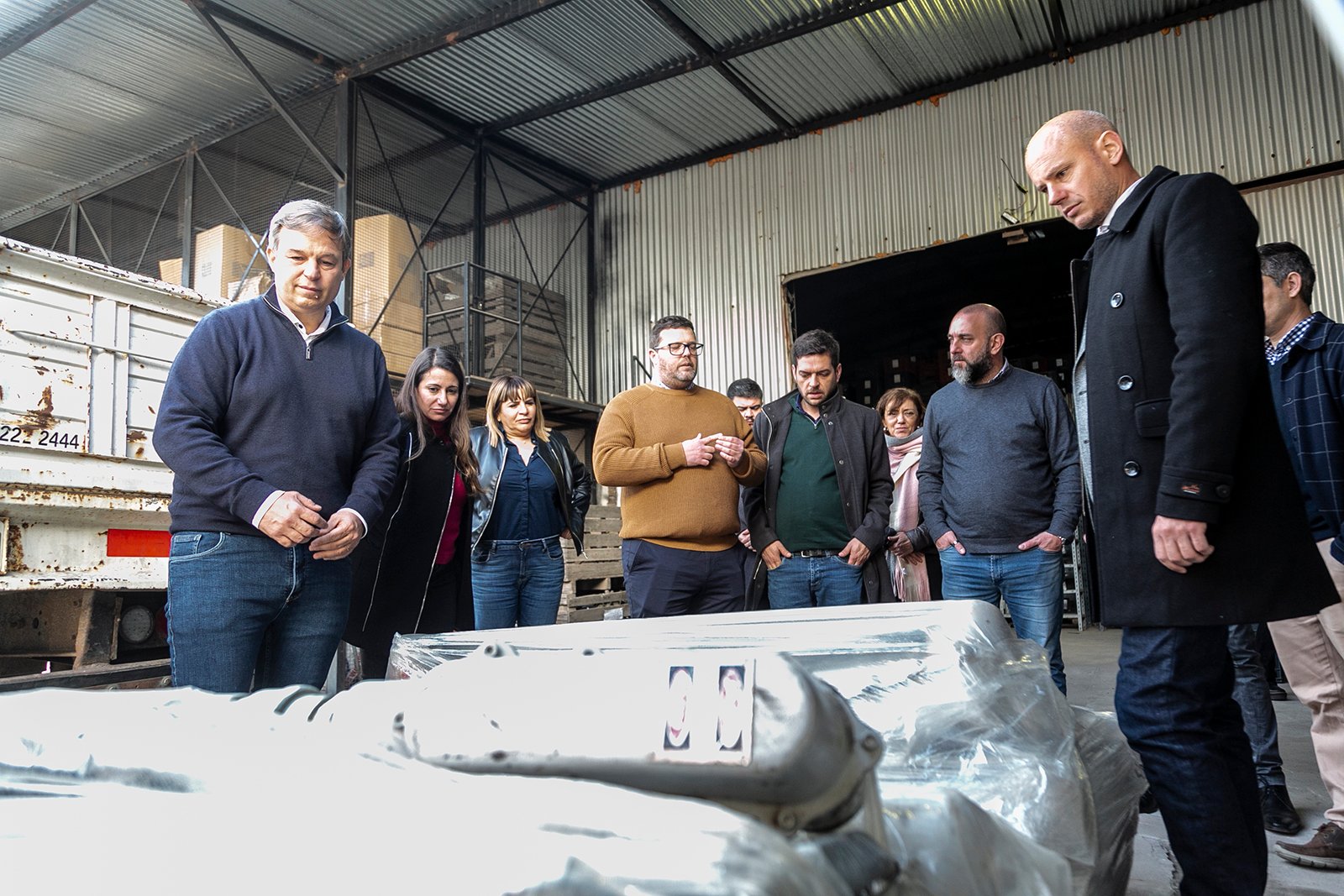 Cascallares, Fabiani y Merediz recorrieron una Pyme de Longchamps que invierte en maquinarias mejorando su producción