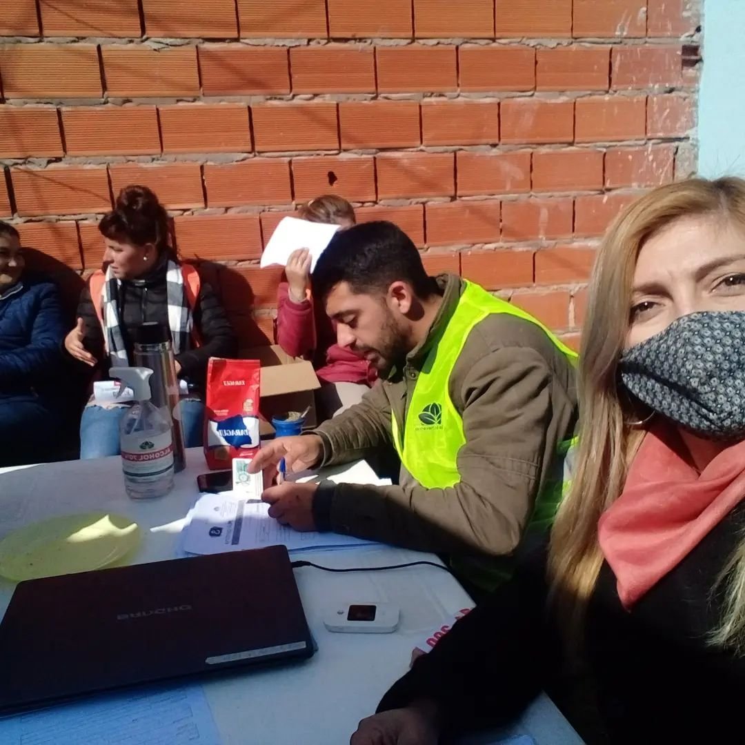 Inscripción al Plan Más Vida y regularización documental en Luis Guillón