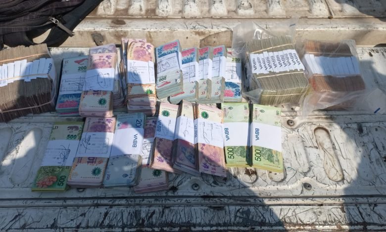 Motochorros con un botín de 2 millones de pesos: robaron en Lanús, escaparon a Ituzaingó y fueron detenidos en Merlo