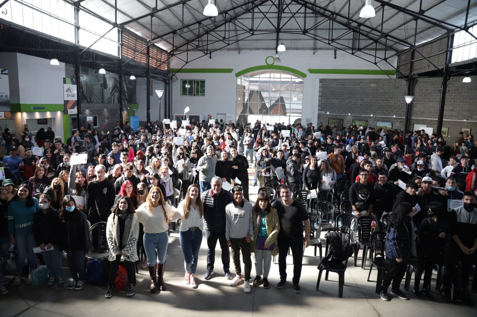 “Tu viaje de egresadxs solidario”: se entregaron los vouchers para que 625 estudiantes realicen su viaje de fin de curso