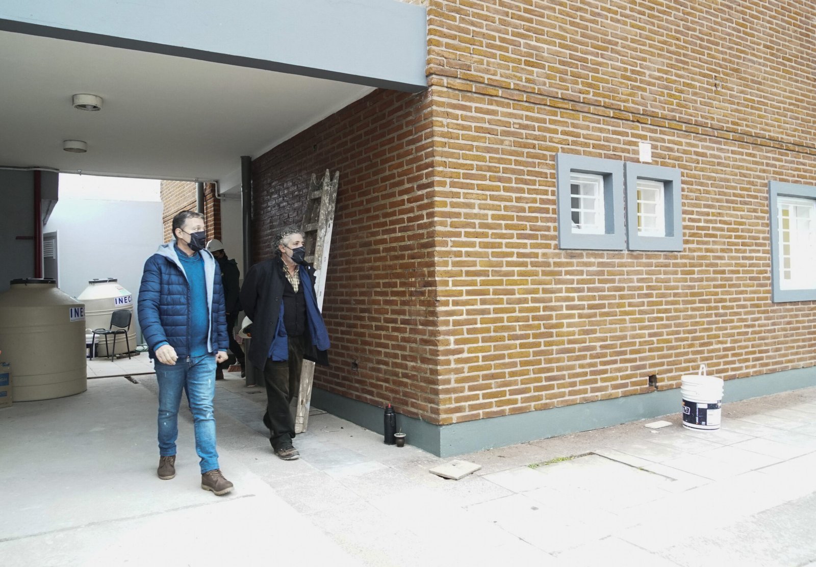 Fernando Gray recorrió las obras de remodelación de la Unidad Sanitaria N°19