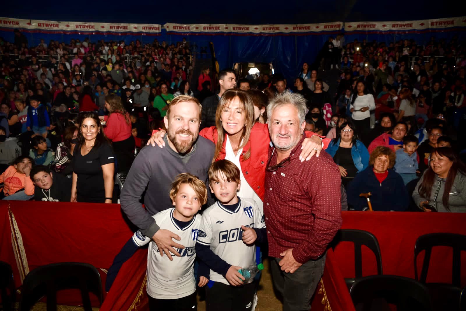 Dulce y Gastón Granados celebraron el Día de la Niñez a cientos de niños y niñas de Ezeiza en el «Circo del Sol»