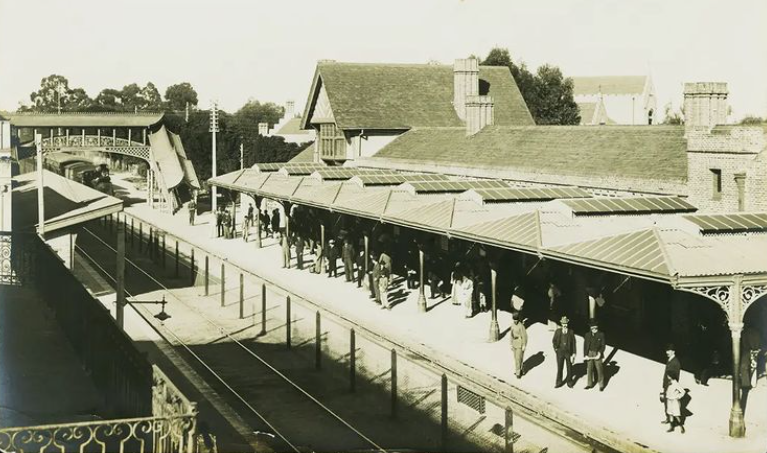 El 14 de agosto de 1865 pasó el primer tren por Lomas de Zamora