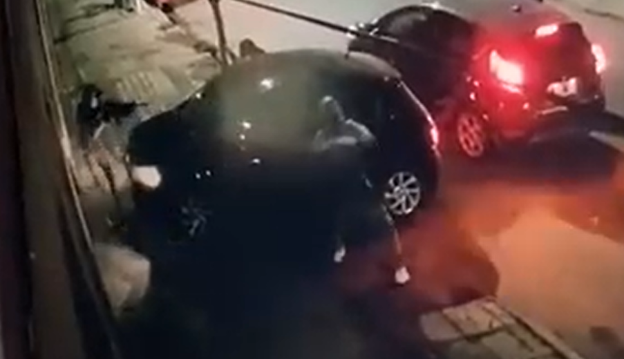 Gerli: con una ametralladora apuntando, les robaron el auto a una pareja de amigos,