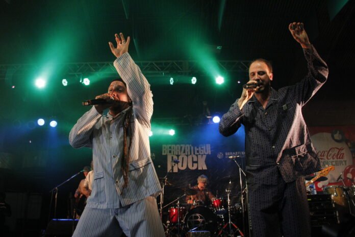 VUELVE BERSUIT AL BERA ROCK (2)