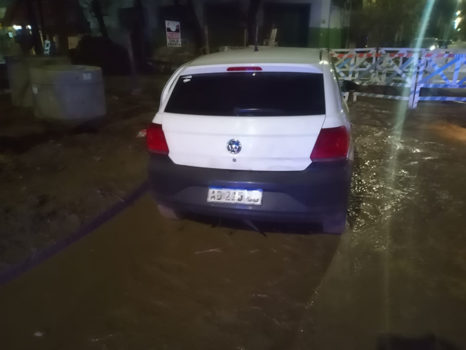 De Lomas de Zamora a Lanús: huían con un auto robado