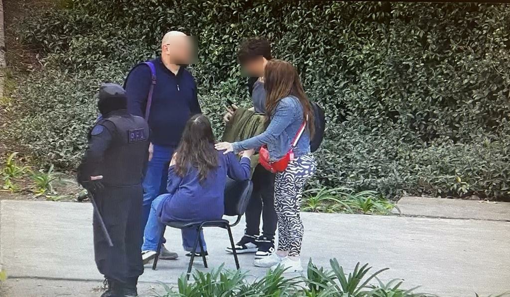 Actuaba en Puerto Madero: detienen a un jamaiquino que atacaba con un cuchillo a adolescentes