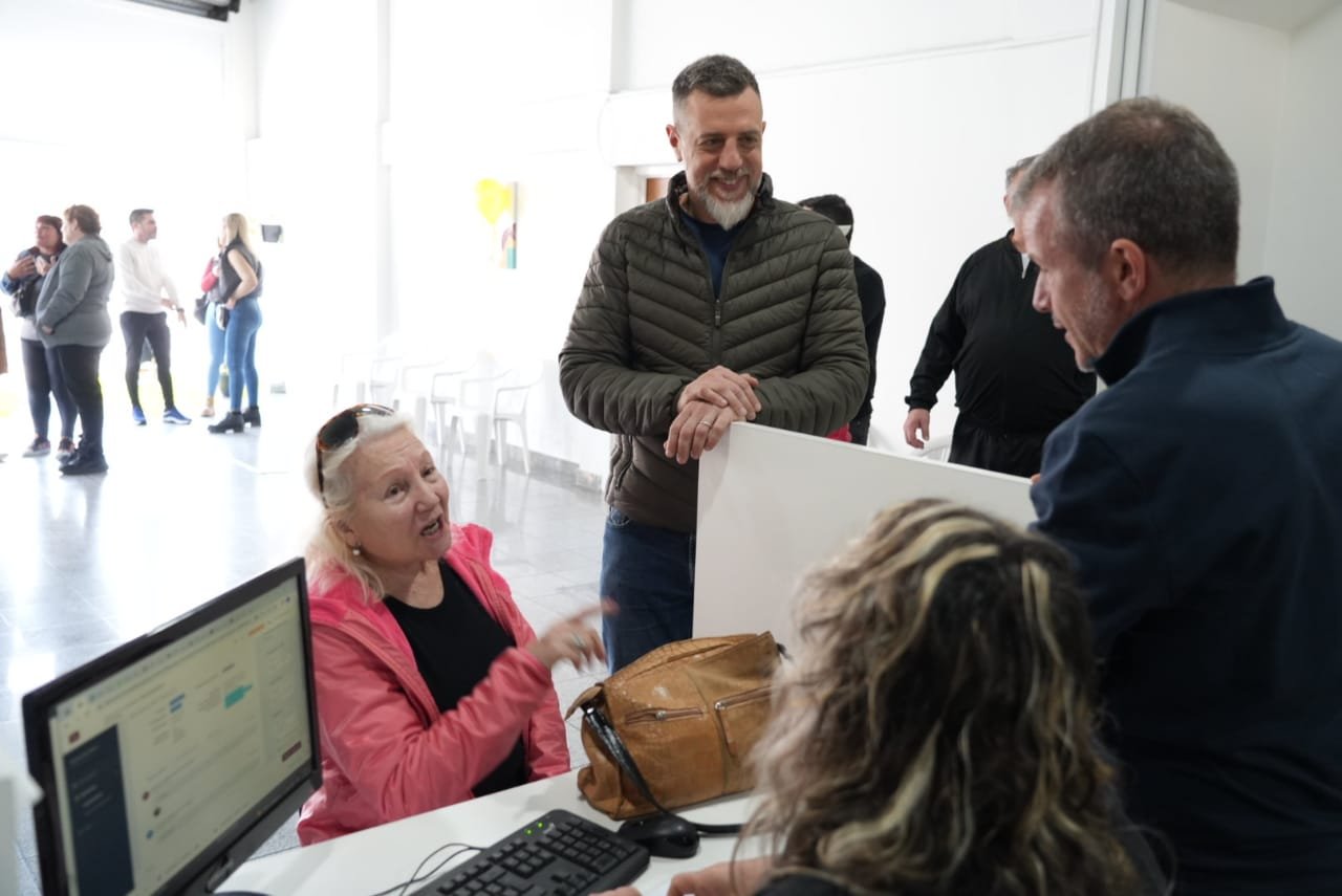 Diego Kravetz inauguró la Delegación Municipal Villa Caraza
